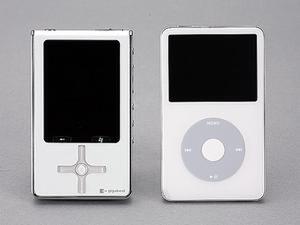 iPodとの大きさ比較