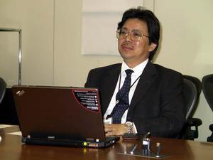 内藤氏は2週間前から、ThinkPad初のワイドスクリーン搭載モデル“ThinkPad Z60t”を使い始めた