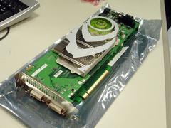 “GeForce 7900 GX2”を搭載したASUSTeK製ビデオカード