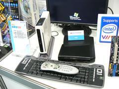MoDTゾーンに展示されていた、台湾エリートグループの超小型Media Centerパソコン“ECS P60”。手前のキーボードと見比べると、小ささが分かる