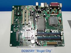 “Roger City”のコード名がついたインテル製マザーボード『DG965RY』。G965 Express(＋ICH8)チップセット搭載のATXマザーボード。SATA×4、PATA×1、GbE対応、IEEE 1394搭載