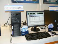 『Microsoft Windows Compute Cluster Server 2003』を実行中の、Xeon 5100番台搭載システム