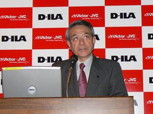 日本ビクター 専務取締役 技術開発本部長の山口南海夫氏。独自技術のD-ILAデバイスなど、独自性を生かした商品展開を強調した