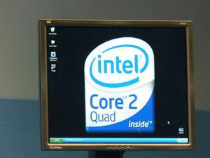 日本初？の披露となった“Core 2 Quadプロセッサー”のデモ。マシンやCPU自体は披露されなかった