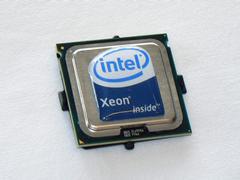11月に登場予定のクアッドコアCPU搭載Xeon“クアッドコア インテル Xeon プロセッサー 5300番台”の実物
