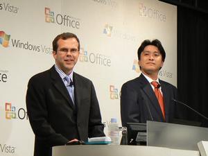 マイクロソフト Windows本部長のジェイ・ジェイミソン氏(左)と、インフォメーションワーカービジネス本部長の横井伸好氏