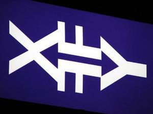 xfyのロゴ