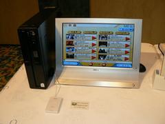 vPro対応パソコンを使ったベッドサイド端末のデモ。患者は端末を使ってビデオを楽しめる