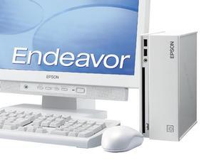 超ミニサイズのコンパクトデスクトップ『Endeavor ST100』。17インチ液晶ディスプレーと並べてもこのとおり