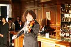 発表当日は総合楽曲・演出プロデューサーの葉加瀬太郎氏が『グランドピアニスト』の自動演奏とのセッションライブを行なった