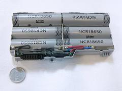 松下電池工業が開発した高容量リチウムイオン電池を使用した、ノートパソコン用バッテリーパックのサンプル