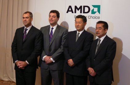 左から米AMDワールドワイドセールス／マーケティング最高責任者ヘンリー・リチャード氏、日本AMD代表取締役会長ディビッド・ユーゼ氏、日本AMD代表取締役社長森下正敏氏、日本AMD取締役　マーケティング本部　本部長吉沢俊介氏