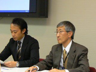 左から、NEC　インターネットシステム研究所長　山之内徹氏、NEC　データマイニング技術センター長　山西健司氏
