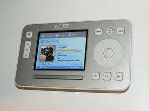 WMP11に対応する米SONOS社の携帯オーディオプレーヤー“Sonos Digital Music System”。サイズはZuneより一回り大きい