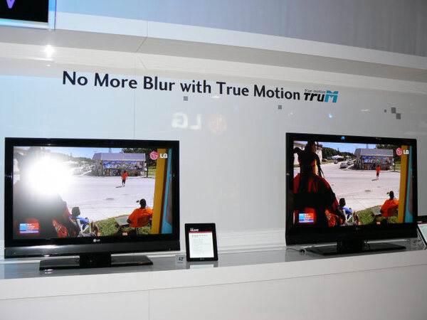 LG電子ブースにあった、120フレーム化による動画ブレ軽減のデモ展示