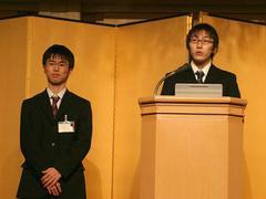 長野工業高等専門学校の石飛太一(いしとび たいち)さん(左)と柴田晃佐(しばた こうすけ)さん