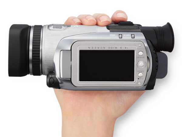 ついに登場したフルHD対応HDDビデオカメラ“Everio”『GZ-HD7-S』