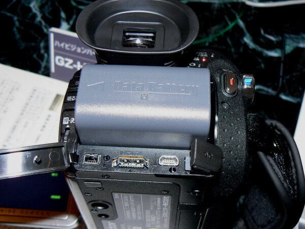 ASCII.jp：ビクター、フルHDで録れるHDDビデオカメラ“Everio”『GZ-HD7