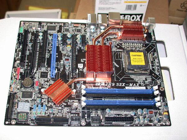 nForce 680i SLI搭載マザーボードの例