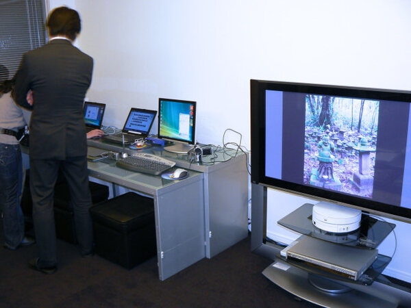 各所にVista搭載の新製品パソコン多数が設置されており、新機能や対応周辺機器との組み合わせを体験できた
