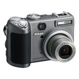 ニコン、ISO 3200対応の1000万画素デジカメ『COOLPIX P5000