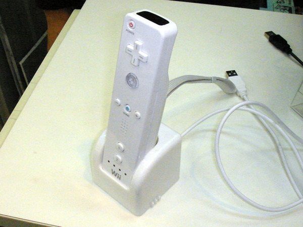 Ascii Jp さらば電池切れ Wiiリモコンのusb充電器がサンコーから登場予定