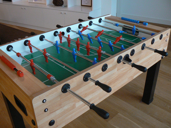 気分転換用のゲームも多数置かれている。これは、まだ真新しいテーブル・フットボール