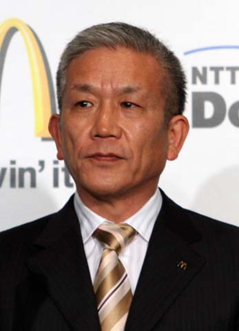 マクドナルドの代表取締役兼社長兼CEO(最高経営責任者)の原田泳幸氏の写真