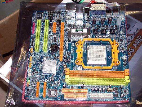 AMD 690G搭載マザーボードの例