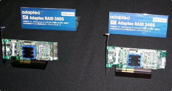 Adaptec RAID 3805（左）、Adaptec RAID 3405（右）