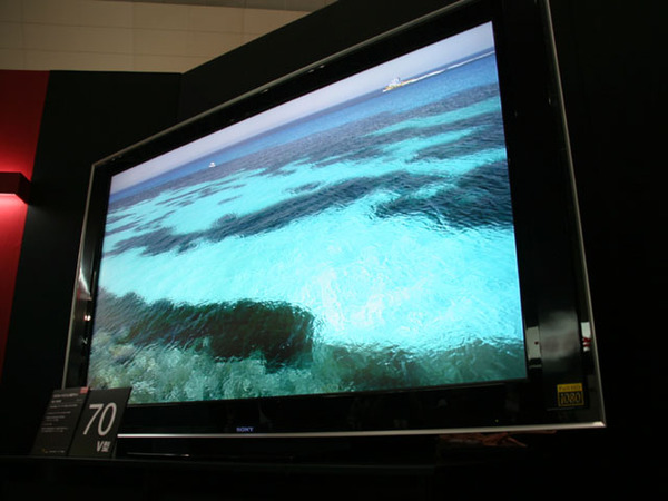 ソニーのブースに参考展示してあった70Vインチ液晶テレビ