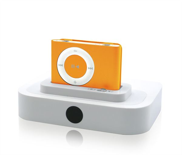 “Griffin Dock Adapter”を使えば、iPod shuffleがiPod Universal Dockへ接続できる