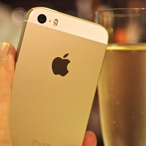 iPhone 5sゴールド 本体美品エアドロ、カメラ、フラッシュ動作良好 243515edef57be9a.jpg