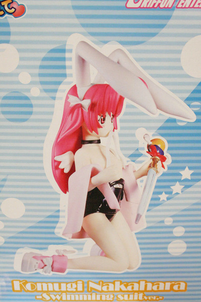 バストの下には影もできない貧乳っぷりをとくと観賞するがいい！