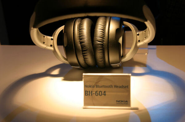 Over-the-Ear型の『BH-604』