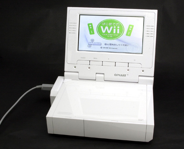Wiiを同製品の中央に装着した様子