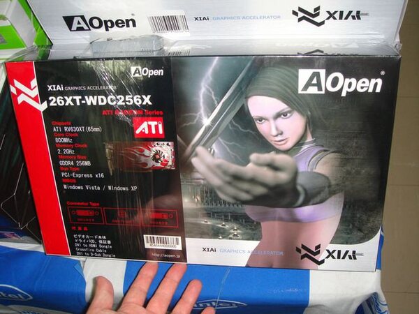 AOpen “Radeon HD 2400 PRO”を搭載したPCI-Express x16対応ビデオカード「XIAi 26XT-WDC256X」 パッケージ