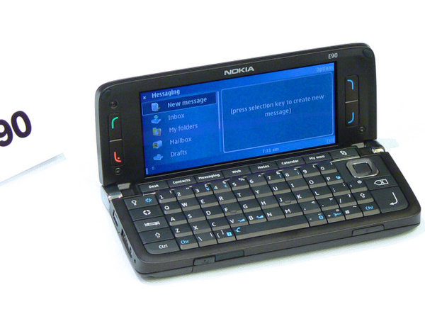 Symbian OS搭載スマートフォン『Nokia E90』