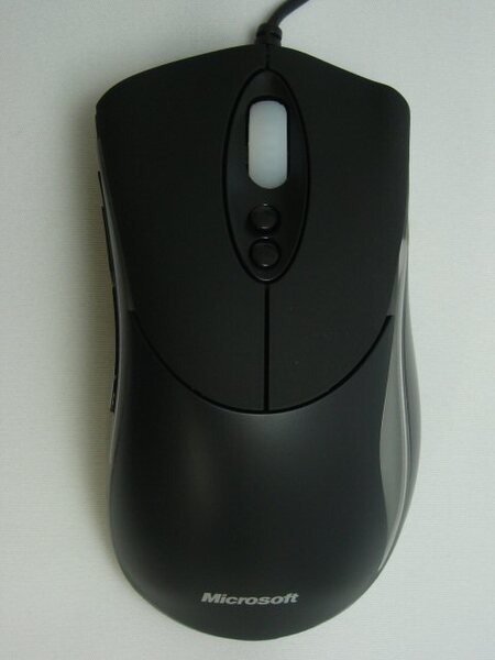 マウス上面のボタン操作により400/800/1600/2000dpiに切り替え可能