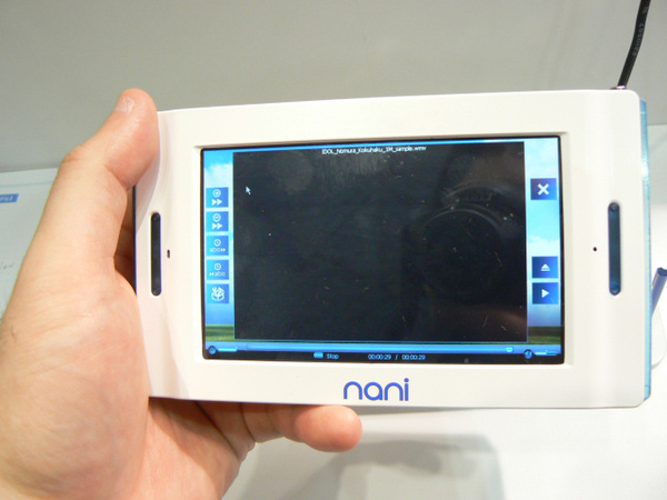 ソフィアモバイルのWindows CE搭載PDA『nani』