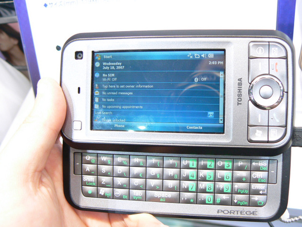 東芝ブースで展示されていたスマートフォン『Portege G900』
