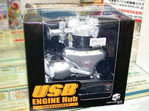 バイク風エンジンを模したUSBハブ「USBエンジンハブ(バイクエンジンタイプ)」