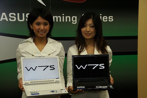 ブラック『W7S-3P129C』とホワイト『W7S-3P149C』