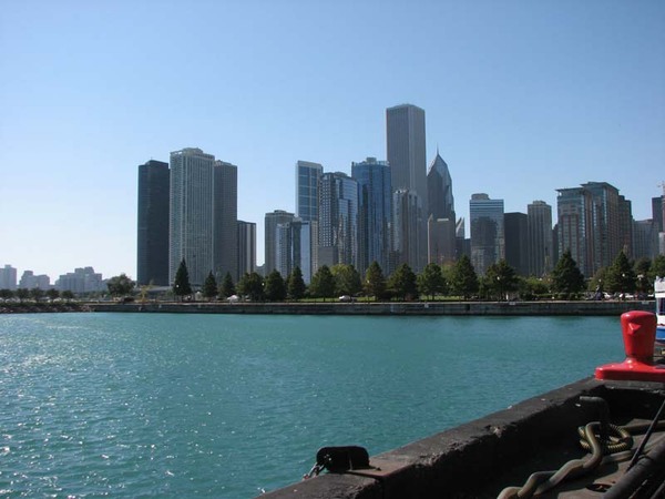 シカゴの街並み。シカゴという都市は、一度大火に見舞われて多くの施設を焼失している。その後、計画的な都市開発を行ない、現在のニューヨーク摩天楼も手本にしたという高層建築が1960～1970年代に次々と建設された