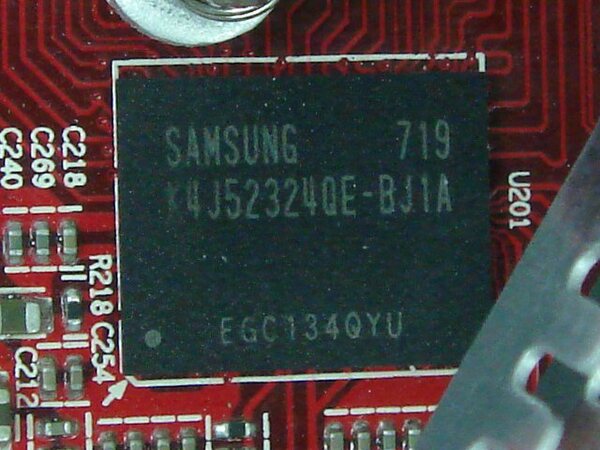 SAMSUNG製GDDR3メモリ「K4J52324QE-BJ1A」(128bit)