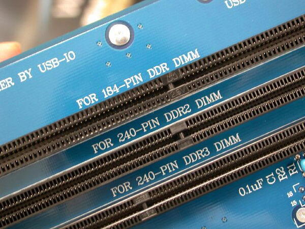 DDR/DDR2/DDR3スロット