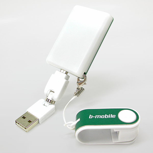 b-mobile ONE USBインターネットカードに付属するUSBアダプター