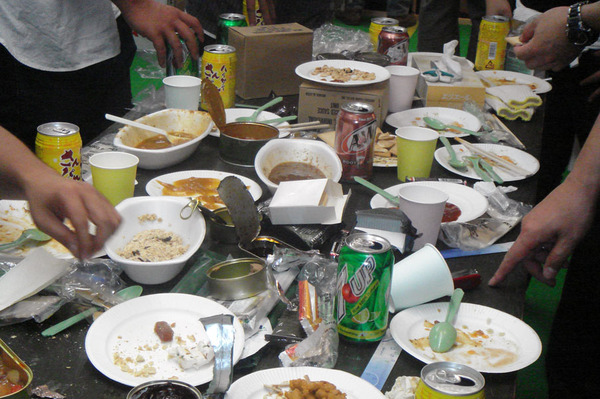 Ascii Jp 戦闘糧食晩餐会 で世界中のレーションを食べ比べ 前編 1 4