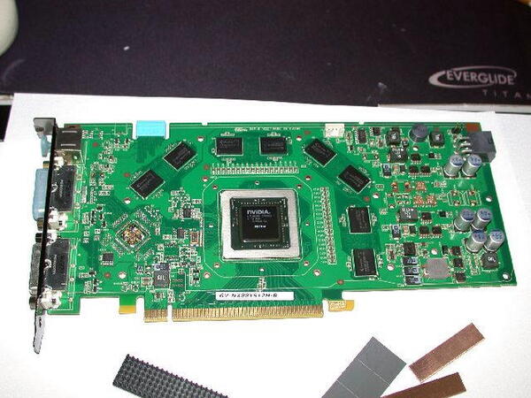 「GeForce 8800 GT」搭載ビデオカード