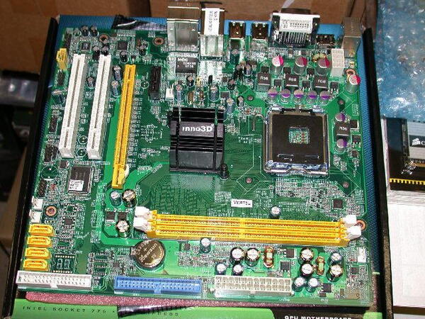 GeForce 7150＋nForce 630i搭載マザーボードの例